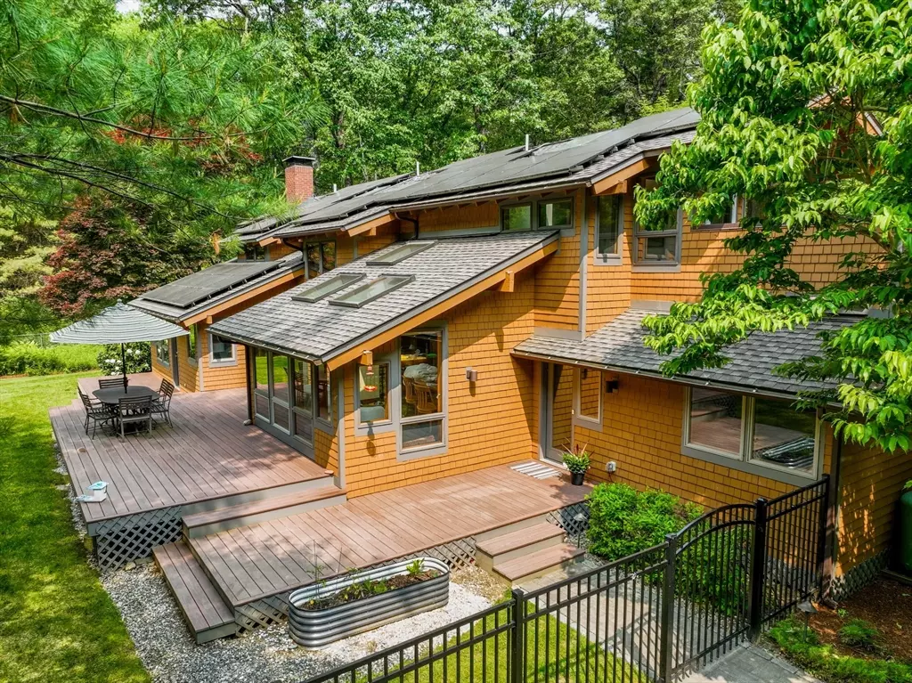 Carlisle, MA 01741,343 Russell St