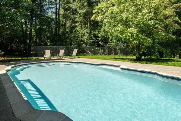 Upton, MA 01568,177 South St