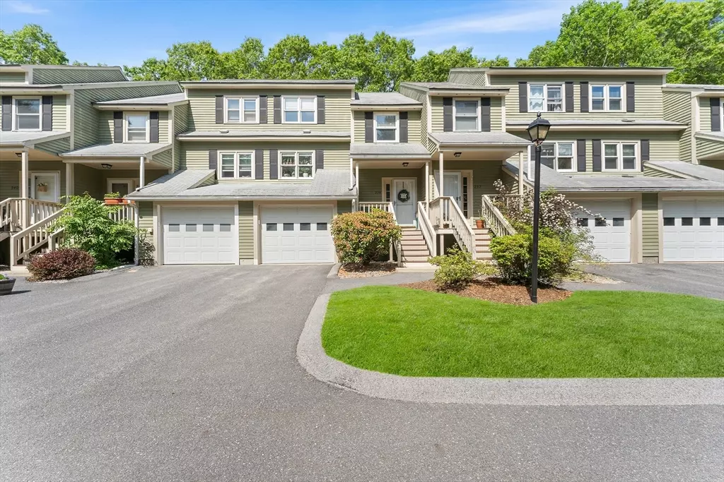 Northbridge, MA 01588,238 Heritage Dr #238