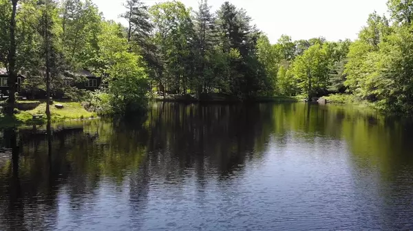 Chester, NH 03036,11 N.Shore Road