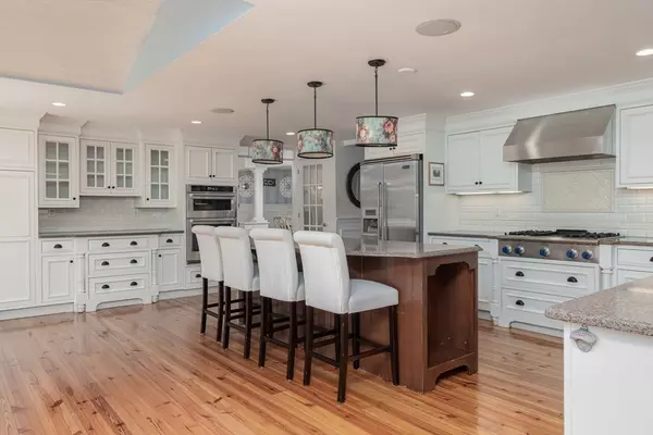 Groton, MA 01450,8 Whitaker Ln