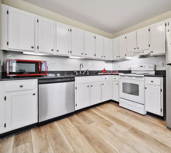 Gloucester, MA 01930,24 Cobblestone Ln #405