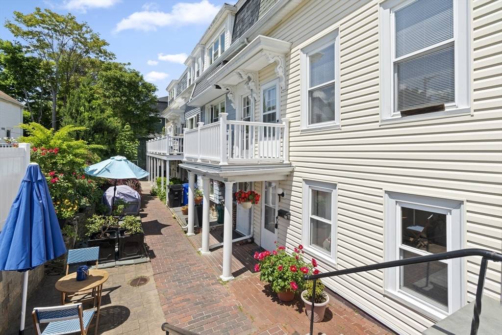 Brookline, MA 02446,39 School St #39
