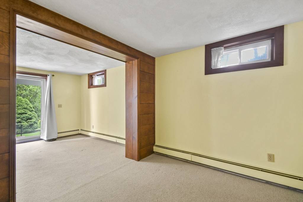 Westwood, MA 02090,57 Strafford Rd