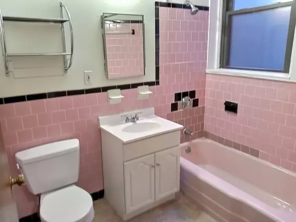 Brookline, MA 02446,1390 Beacon #10