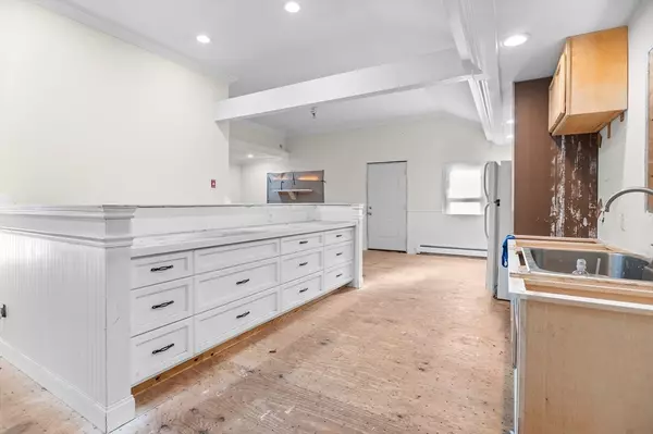 Dudley, MA 01571,11 Williams St