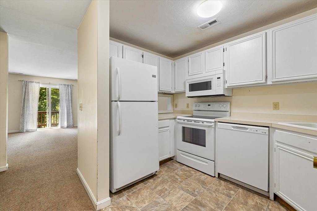 Southbridge, MA 01550,44 Maria Ave #104