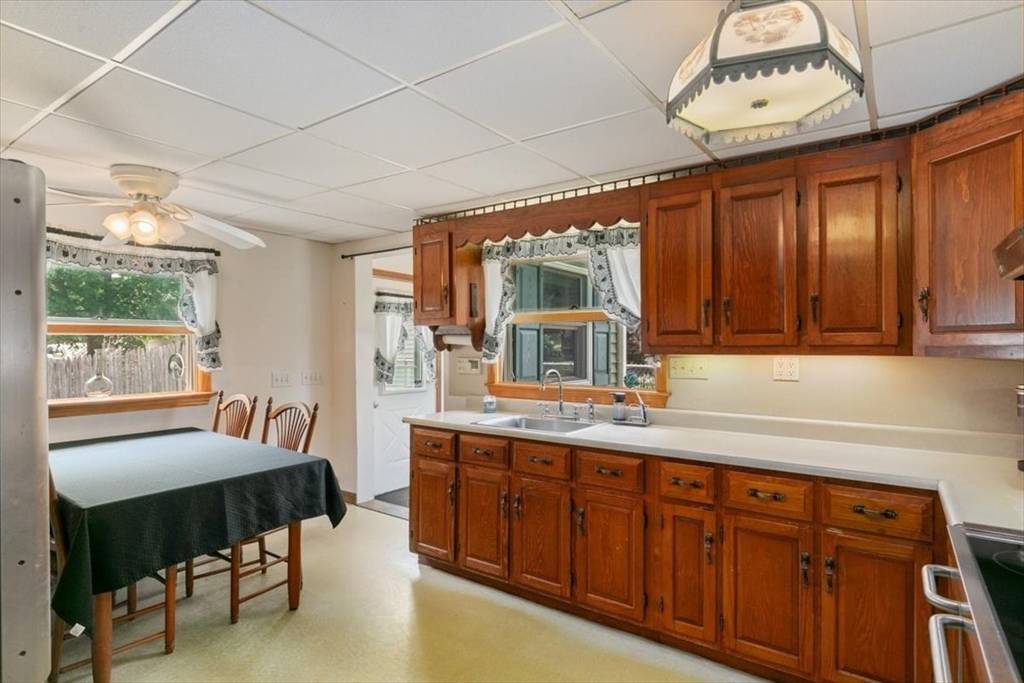 Tewksbury, MA 01876,72 Heath St