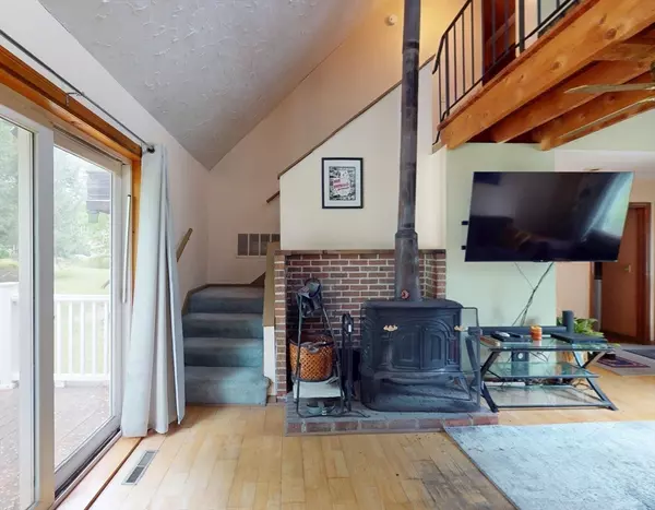 Shutesbury, MA 01072,15 Merrill Dr