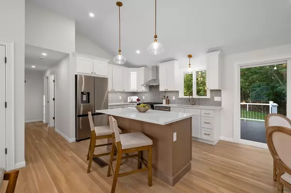 Middleton, MA 01949,12 Edgewood Rd