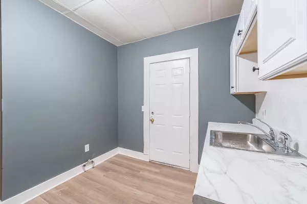 Holyoke, MA 01040,173 Elm Street #1LC
