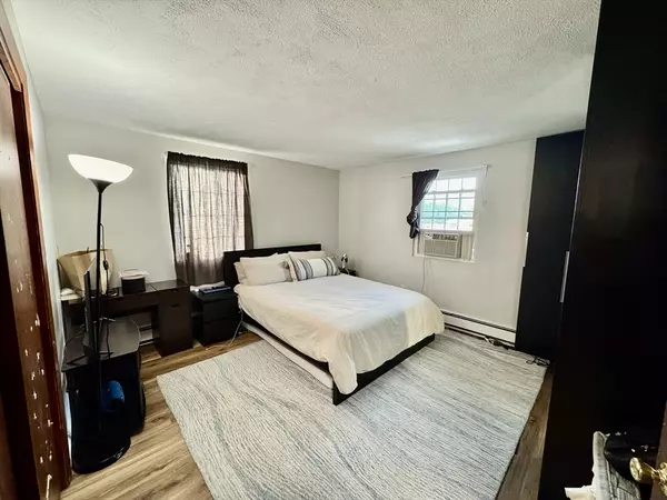 Revere, MA 02151,211 Malden St #4