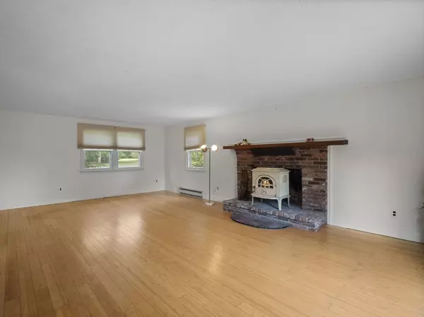 Plymouth, MA 02360,20 Carver Road