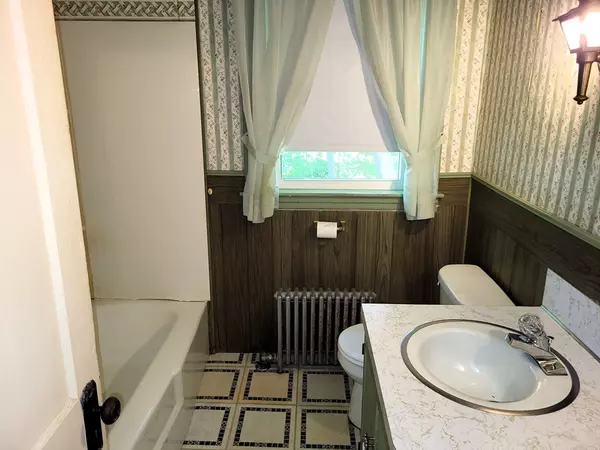 Southbridge, MA 01550,186 Dresser St