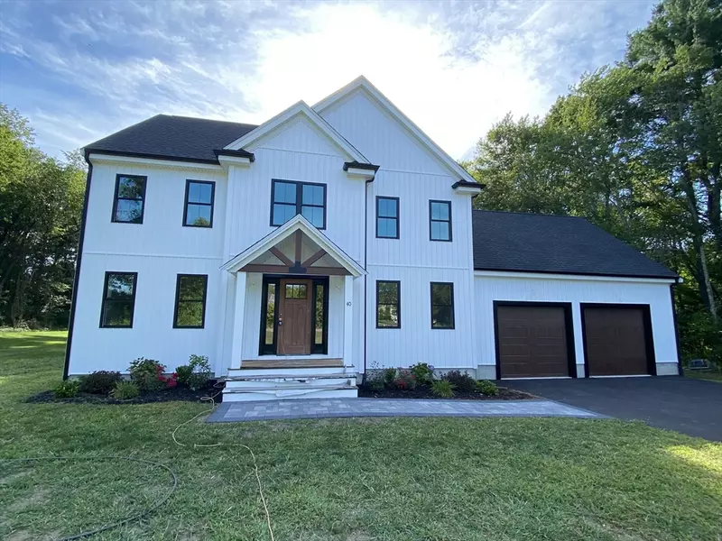 40 Old Summit St, Halifax, MA 02338