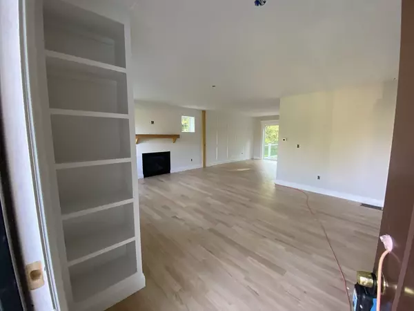 Halifax, MA 02338,40 Old Summit St