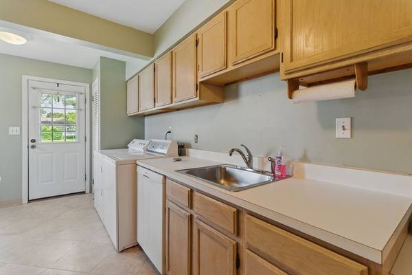 Chicopee, MA 01022,1064 James Street #1064