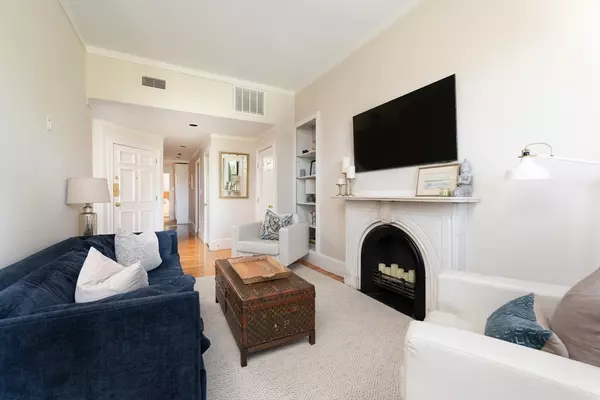 Boston, MA 02116,84 Commonwealth Ave #4