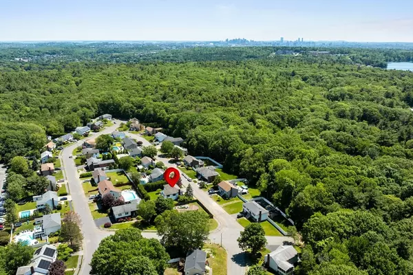 Stoneham, MA 02180,11 Sparhawk Cir