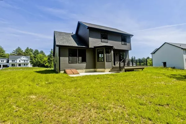 Belchertown, MA 01007,17 Woodland Lane