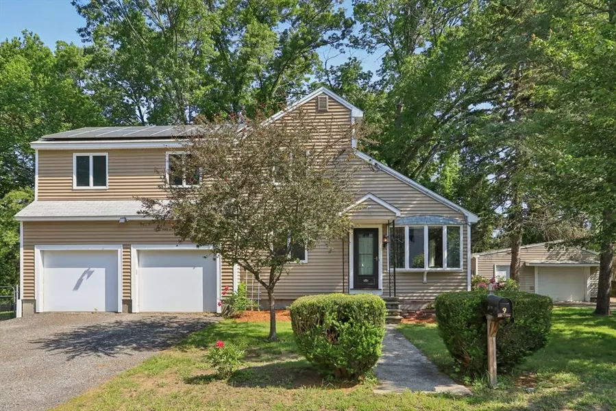 9 Edgewood St, Chelmsford, MA 01824