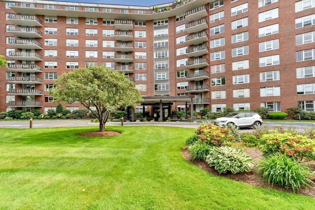 Newton, MA 02467,280 Boylston St #511