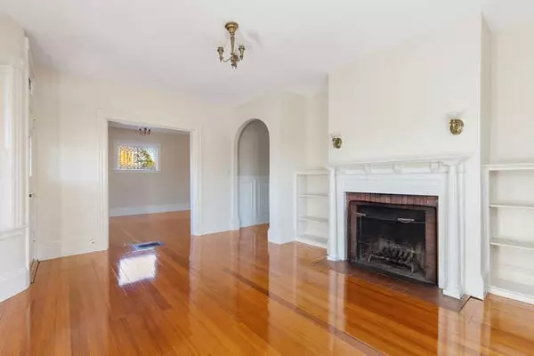 Arlington, MA 02476,4 - 6 West Street