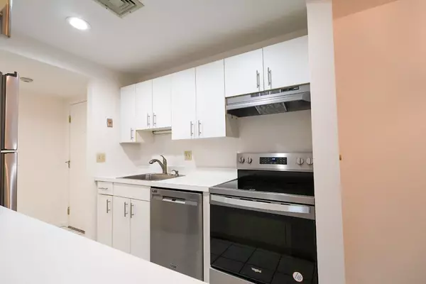 North Attleboro, MA 02760,68 North Washington St #205