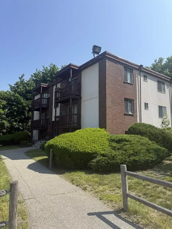 Abington, MA 02351,707 Bedford Street #4