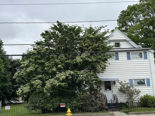 9 Coburn Ave, Worcester, MA 01604