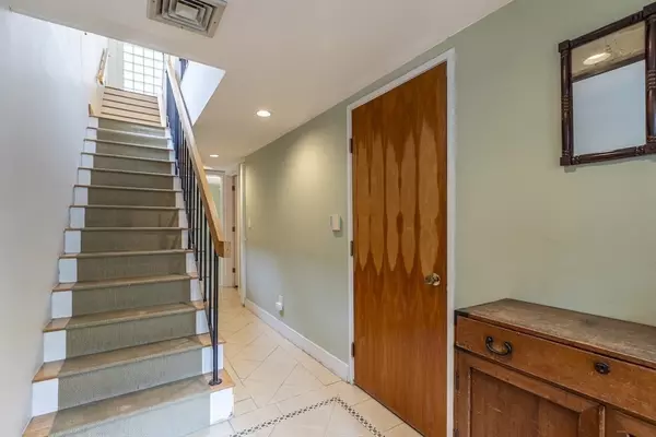 Cambridge, MA 02138,54 Trowbridge #G