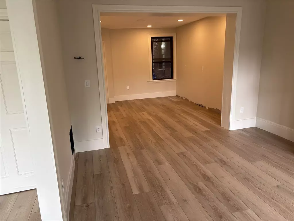 Brookline, MA 02446,1672 Beacon St #2