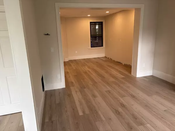 Brookline, MA 02446,1672 Beacon St #2