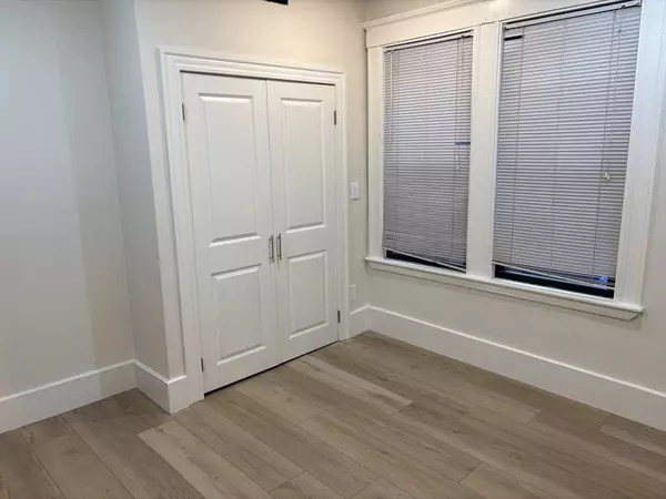 Brookline, MA 02446,1672 Beacon St #2