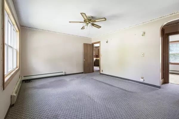 Uxbridge, MA 01569,10 Hazel Plaza