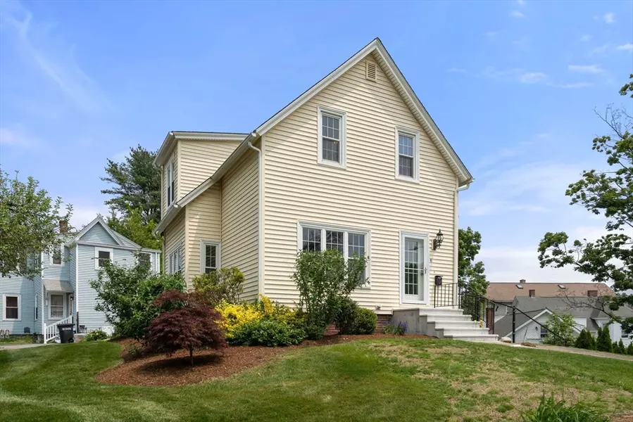 4 Hadwen Rd, Worcester, MA 01602