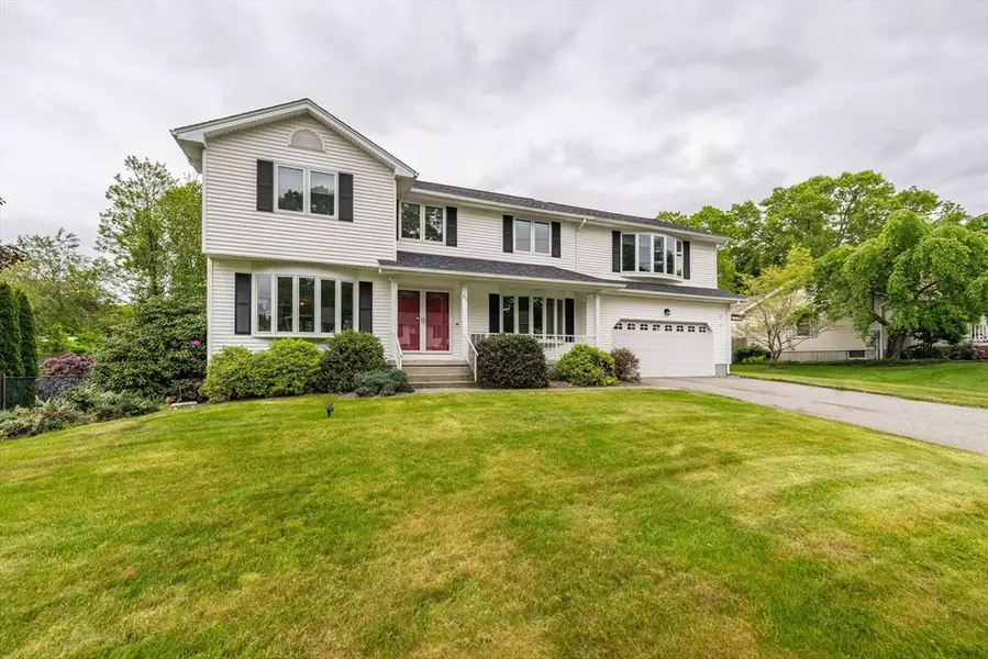 35 Dejordy Ln, Chicopee, MA 01020