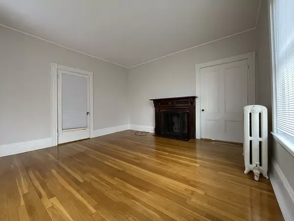 Newton, MA 02458,11 Maple Cir. #0
