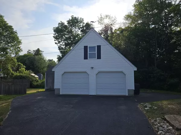 Webster, MA 01570,5 Old Thompson Rd