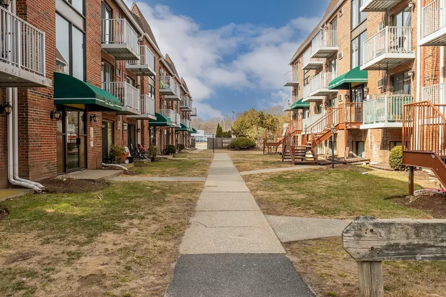 1186 Worcester Rd #231, Framingham, MA 01702
