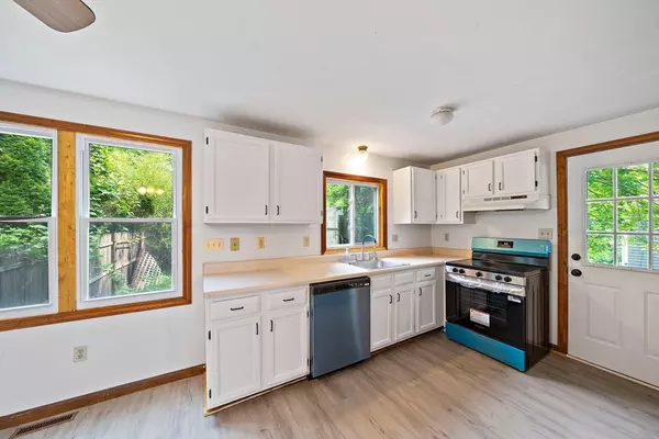 Attleboro, MA 02703,32-34 Lawn St