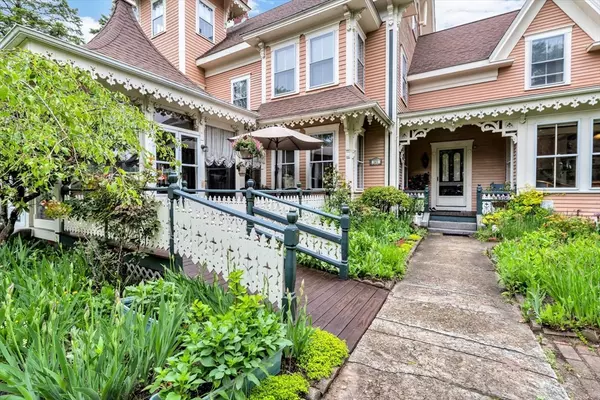 Harwich, MA 02671,141 Division St