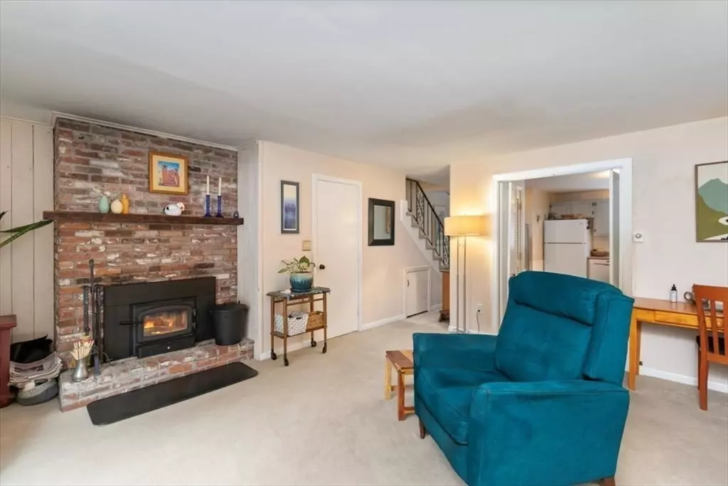 Rowley, MA 01969,20 Lawrence Rd #2