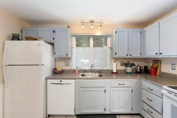 Rowley, MA 01969,20 Lawrence Rd #2