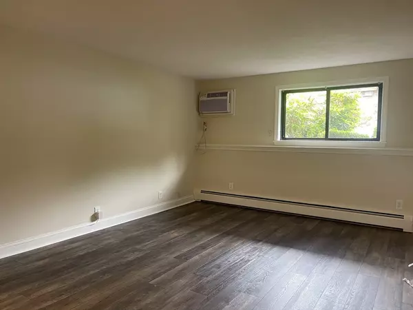Haverhill, MA 01832,635 W Lowell Ave #8