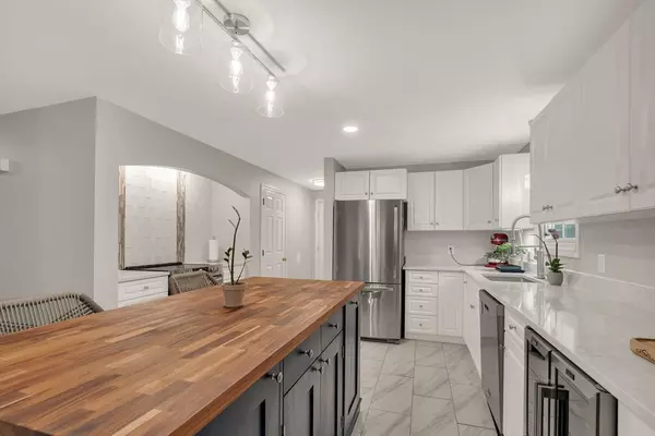 Norton, MA 02766,82 Pine St