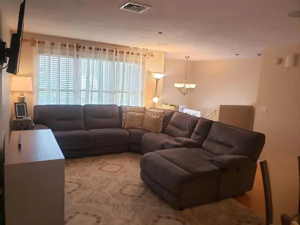 Attleboro, MA 02703,660 Thacher St #1402