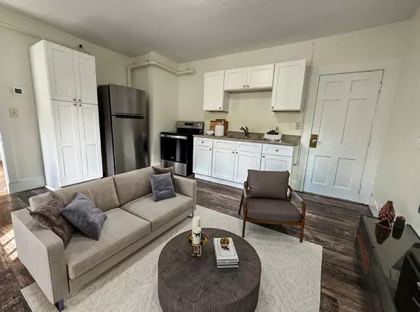 Concord, MA 01742,15 Commonwealth Ave #5