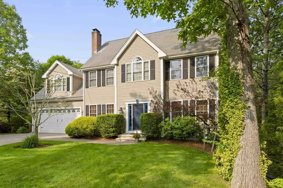 72 Providence St, Mendon, MA 01756