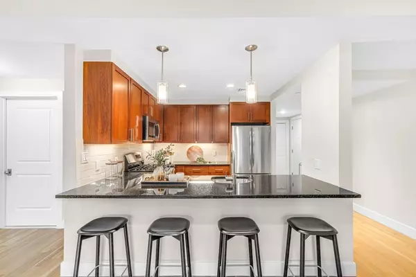 Brookline, MA 02467,321 Hammond Pond Parkway #103